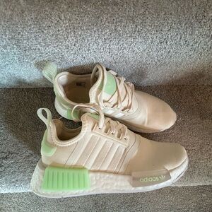 adidas woman’s Sneakers in Light Beige with Mint Accents